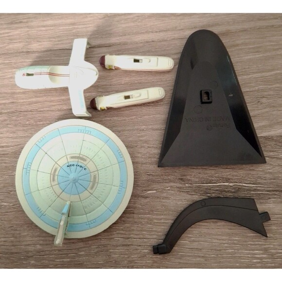 Vintage Star Trek Furuta #13 USS Enterprise NCC-1701-C Vehicle Model/Stand 1/144 - Picture 10 of 11